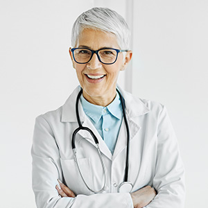 senior-elderly-gray-hair-active-doctor-hospital-me-PBZYCAZ